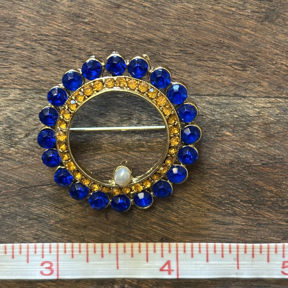 Faux Crystal Circle Faux Pearl Brooch Gold Tone